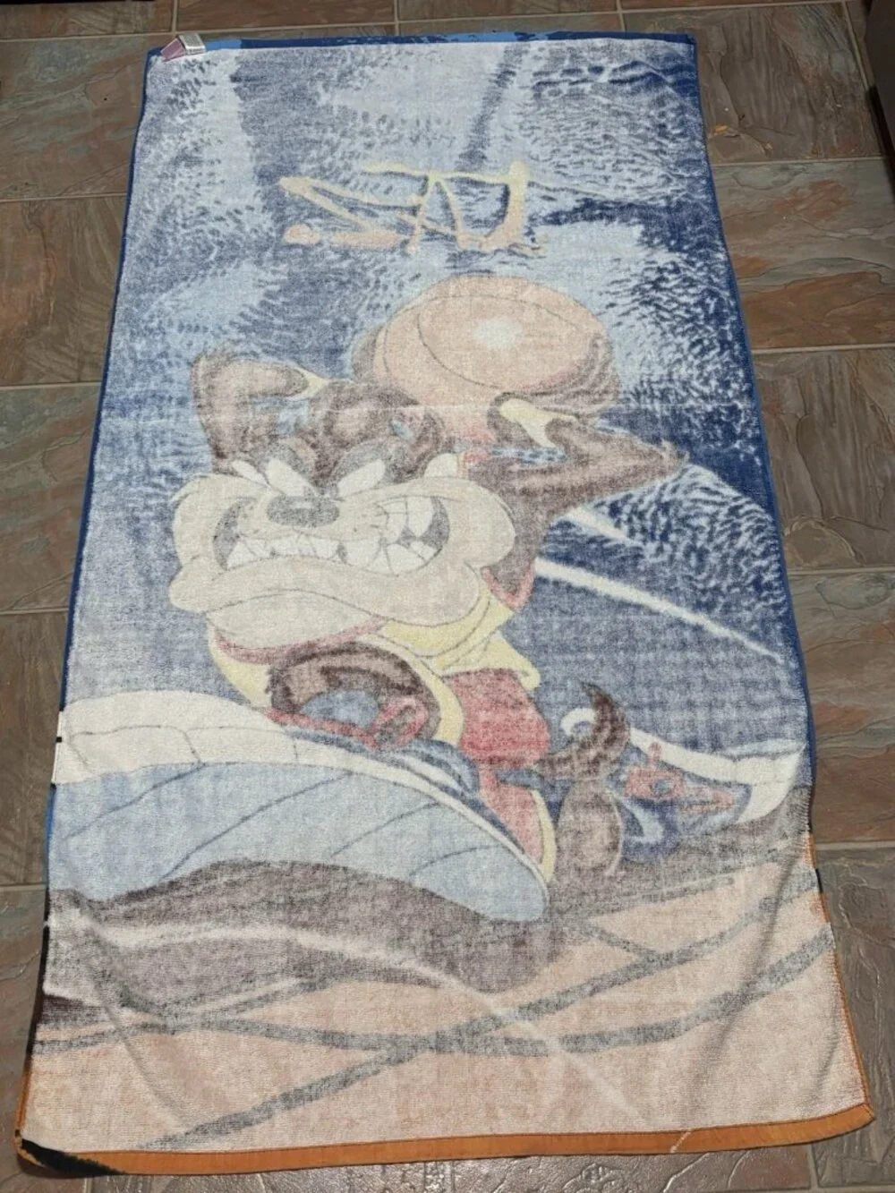 Vintage Looney Tunes Taz Tasmanian Devil Basketball Beach Towel